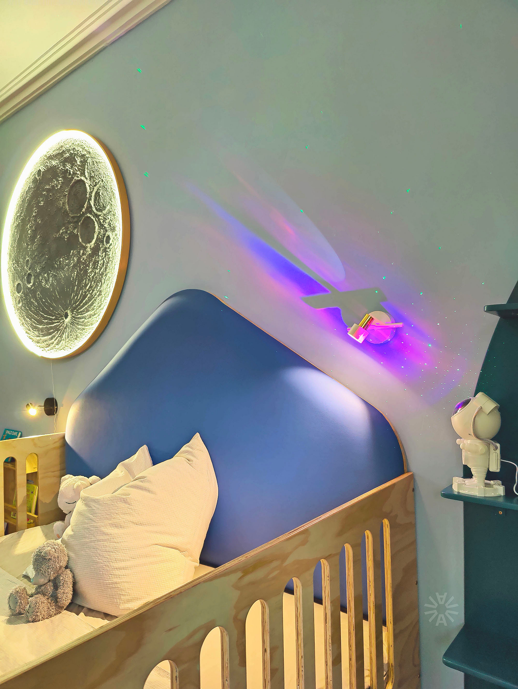 Petite Aykla space theme bedroom and play space