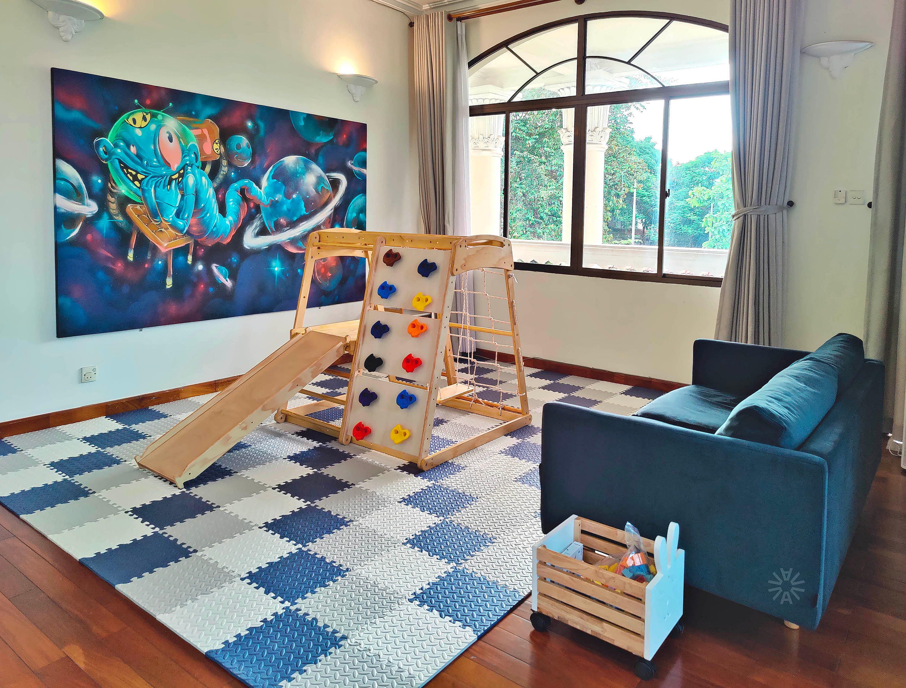 Petite Aykla space theme bedroom and play space