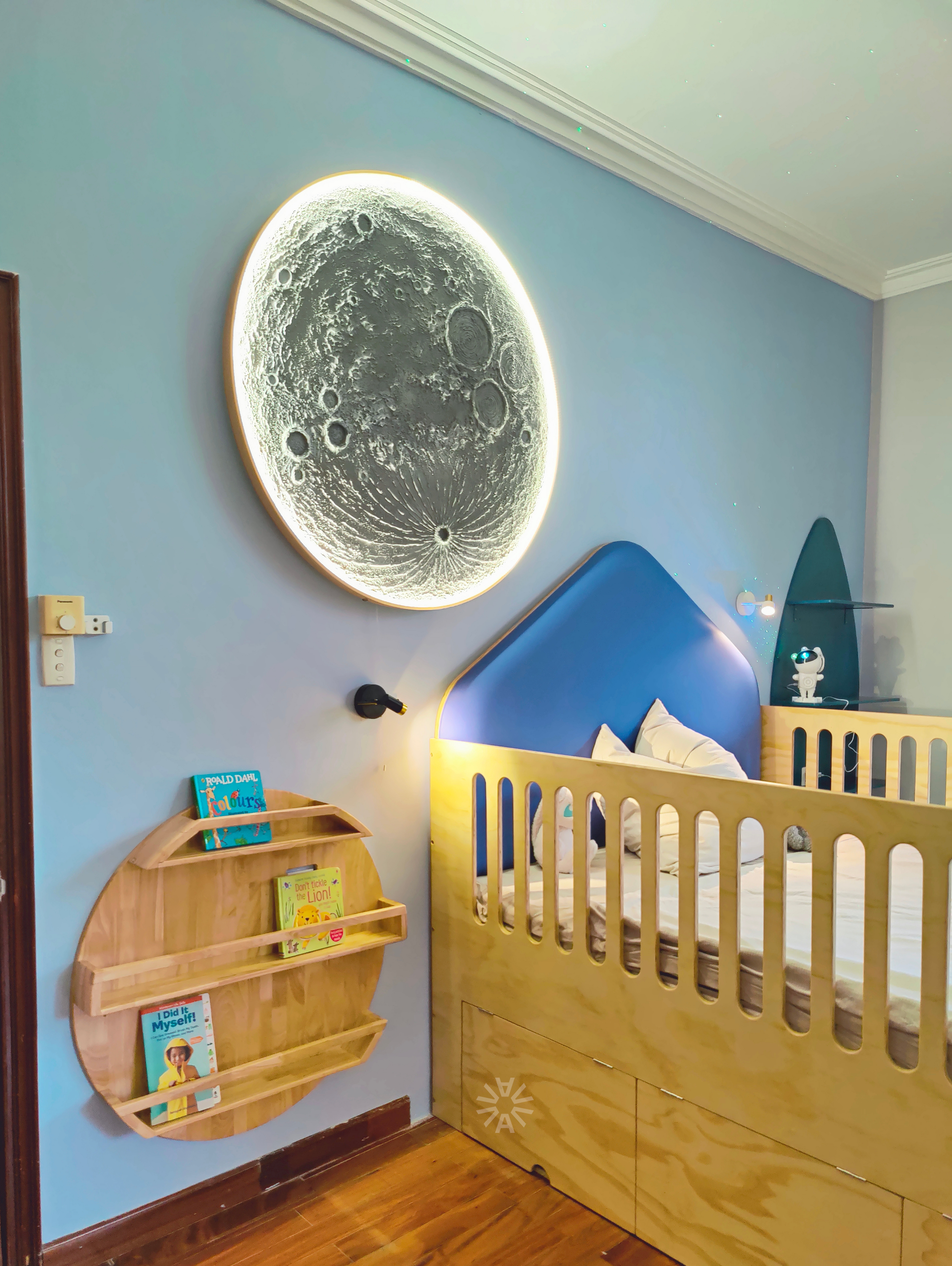 Petite Aykla space theme bedroom and play space